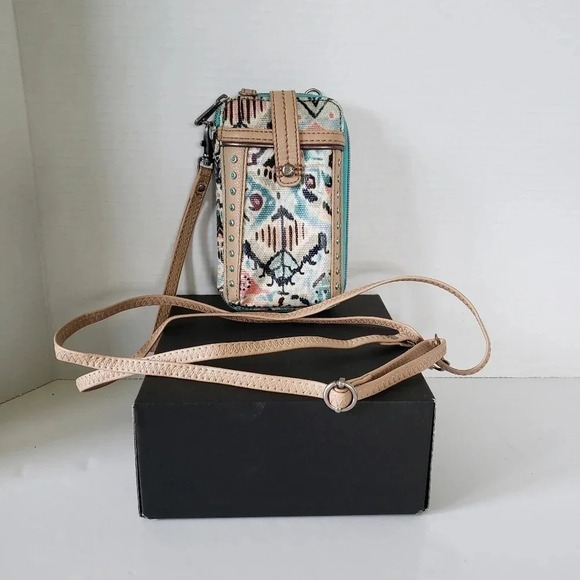 Sakroots,Mini Teal Studded Wristlett/Crossbody Wallet/Phone Organizer. - Picture 2 of 6